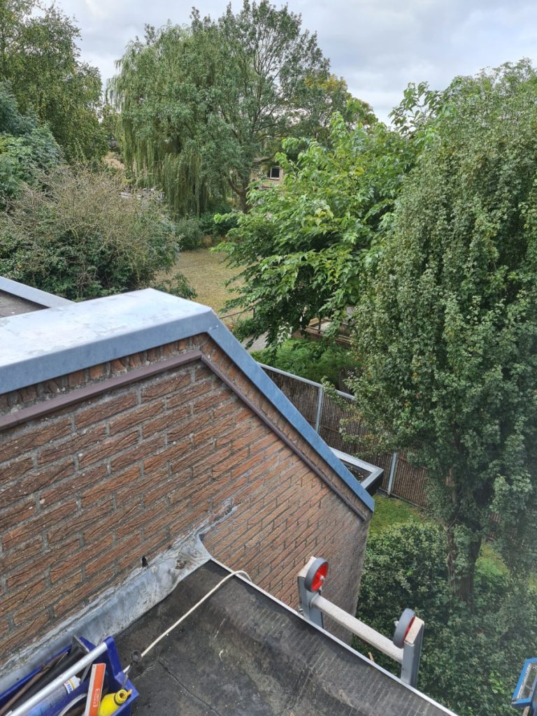 Zinken maatwerk muurafdekking – uitgevoerd in zink